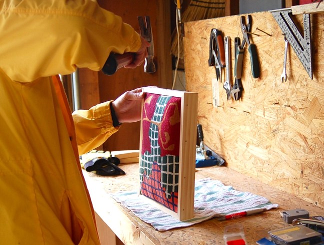 Stool_HammeringFrame